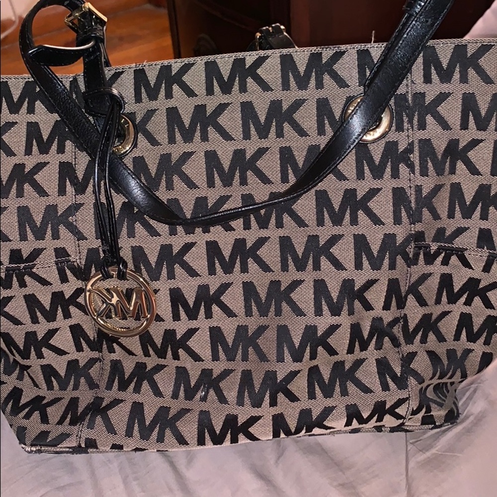Michael Kors jet set logo bag